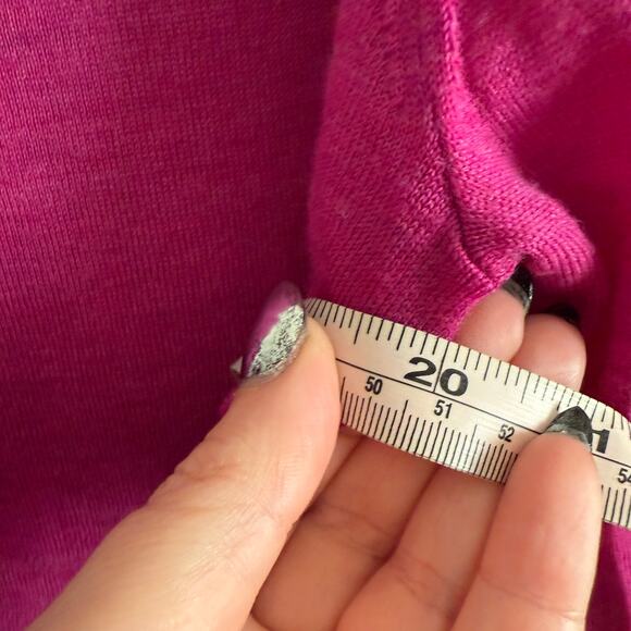 BANANA REPUBLIC | Magenta Purple 100% Merino Wool V Neck Sweater | Medium - Picture 6 of 7